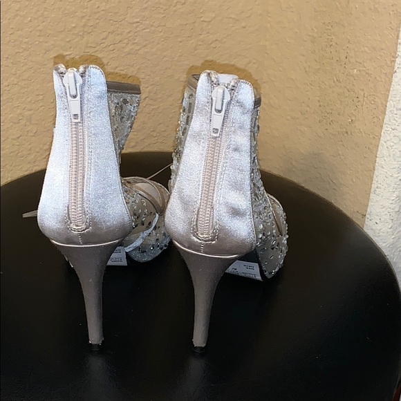 Brand-New E Red Carpet Rhinestone Satin Heels - Picture 4 of 7